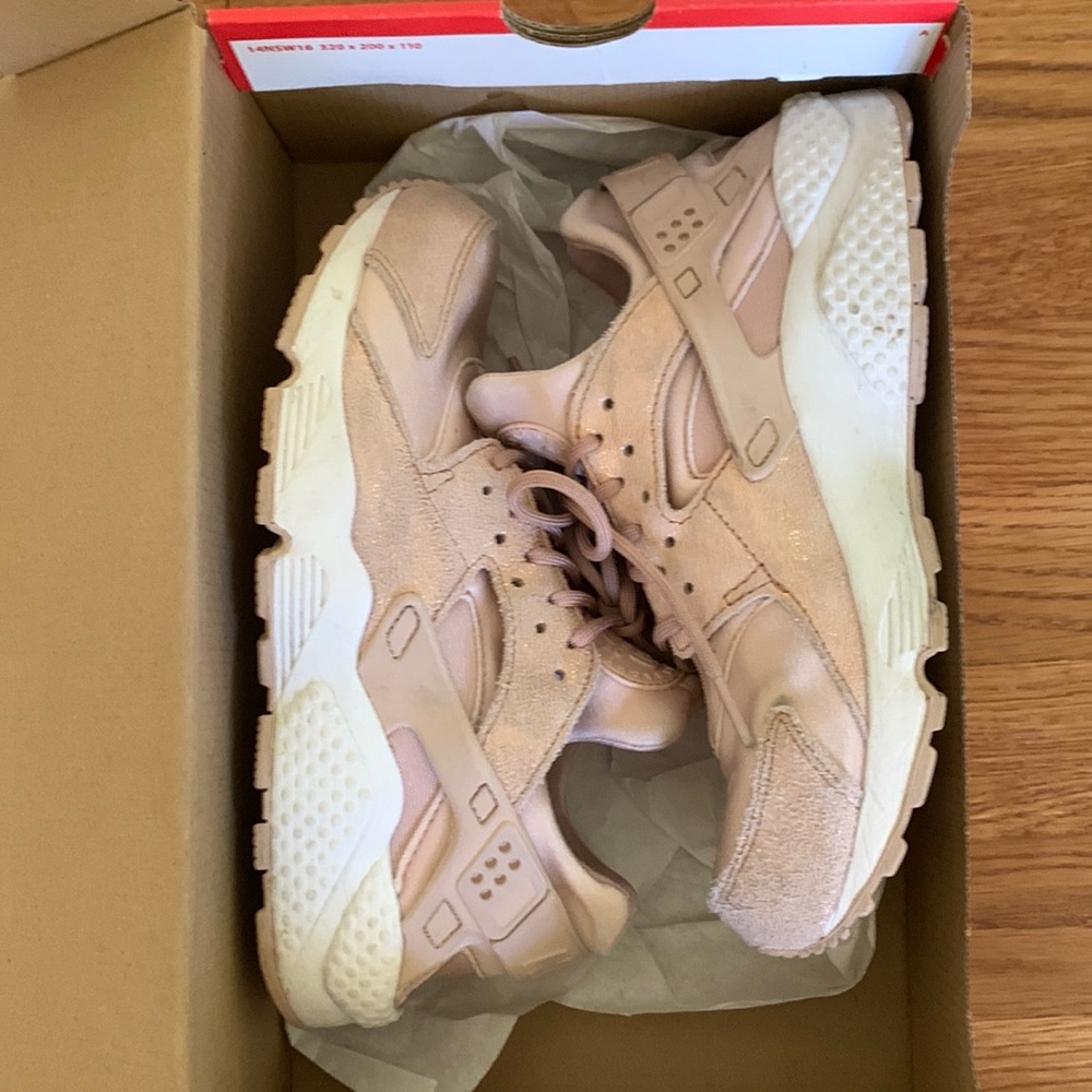 Nike Rose Gold Air Hurache Run